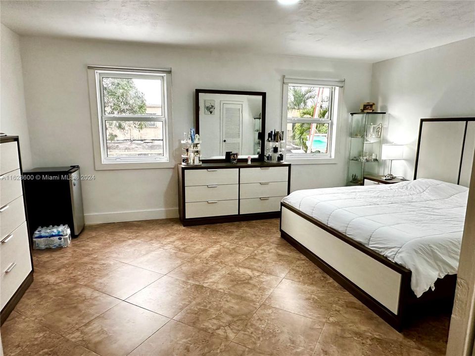 For Sale: $439,000 (2 beds, 1 baths, 1278 Square Feet)