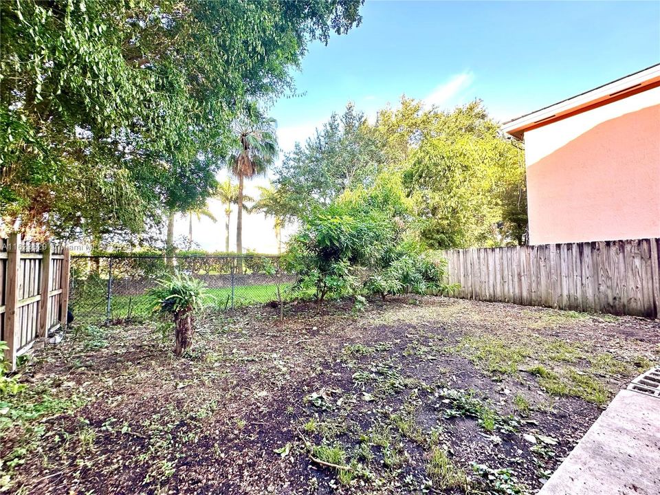 Active With Contract: $3,100 (4 beds, 2 baths, 1762 Square Feet)