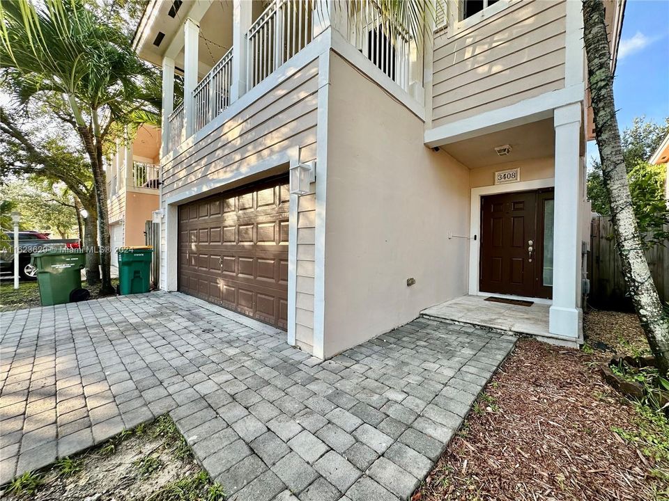 Active With Contract: $3,100 (4 beds, 2 baths, 1762 Square Feet)