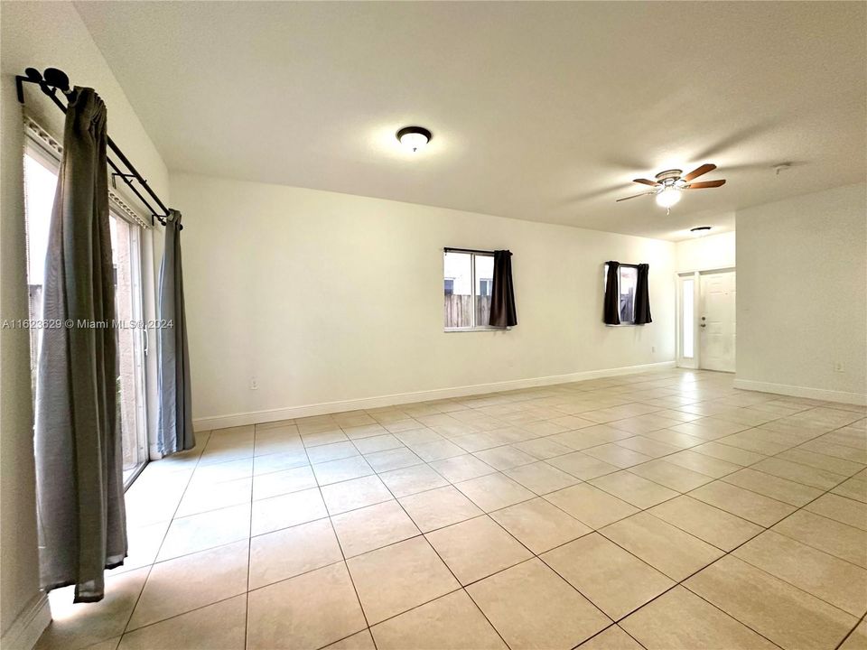 Active With Contract: $3,100 (4 beds, 2 baths, 1762 Square Feet)