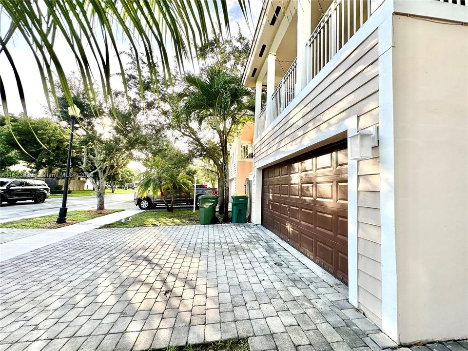 Active With Contract: $3,100 (4 beds, 2 baths, 1762 Square Feet)