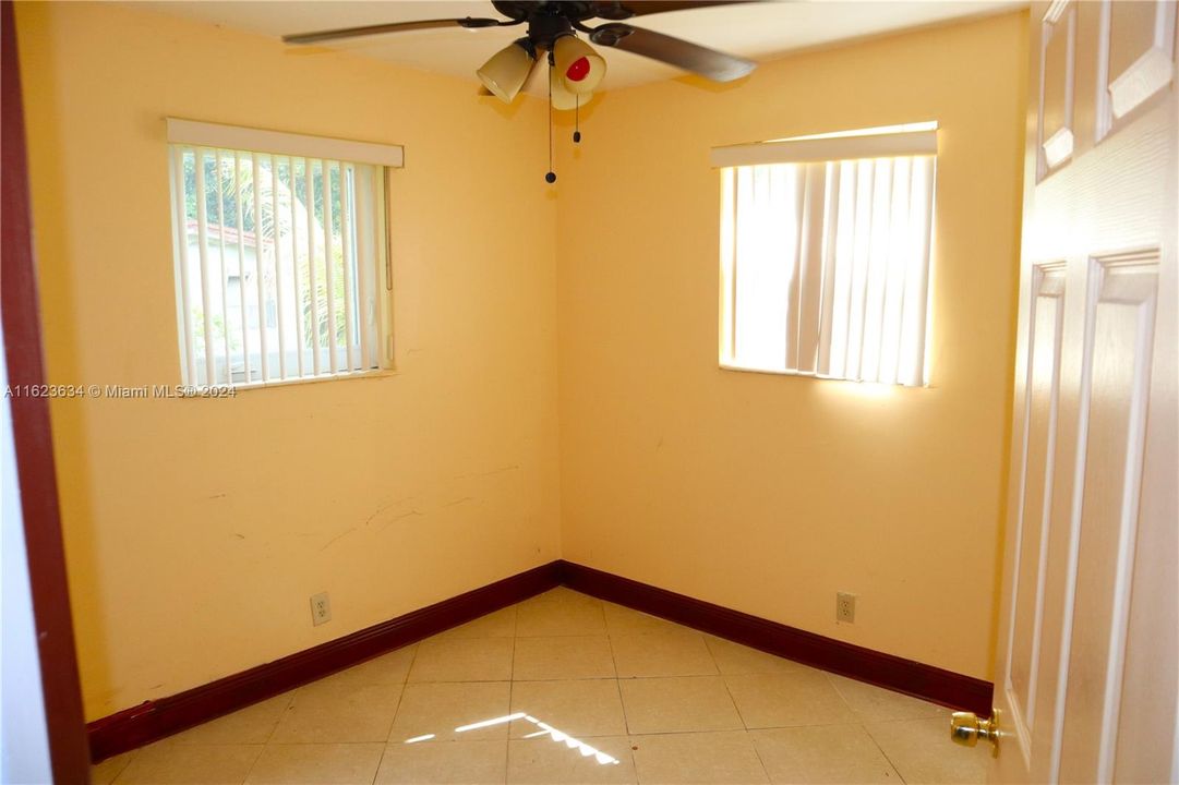 Activo con contrato: $359,999 (3 camas, 1 baños, 955 Pies cuadrados)