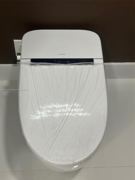 THE LEXI NORTH BAY VILLAGE RESIDENCE 808SMART TOILETS