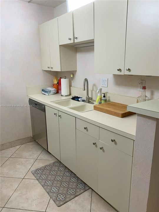 Active With Contract: $239,900 (1 beds, 1 baths, 709 Square Feet)