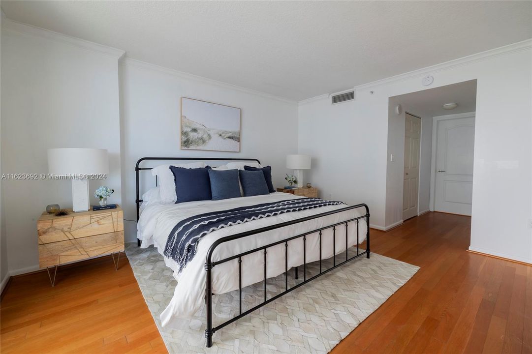 For Sale: $549,000 (1 beds, 1 baths, 791 Square Feet)