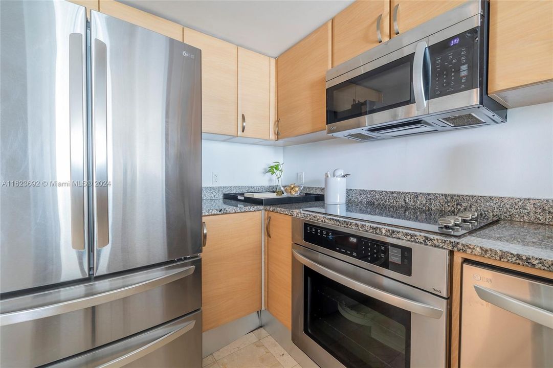 For Sale: $549,000 (1 beds, 1 baths, 791 Square Feet)