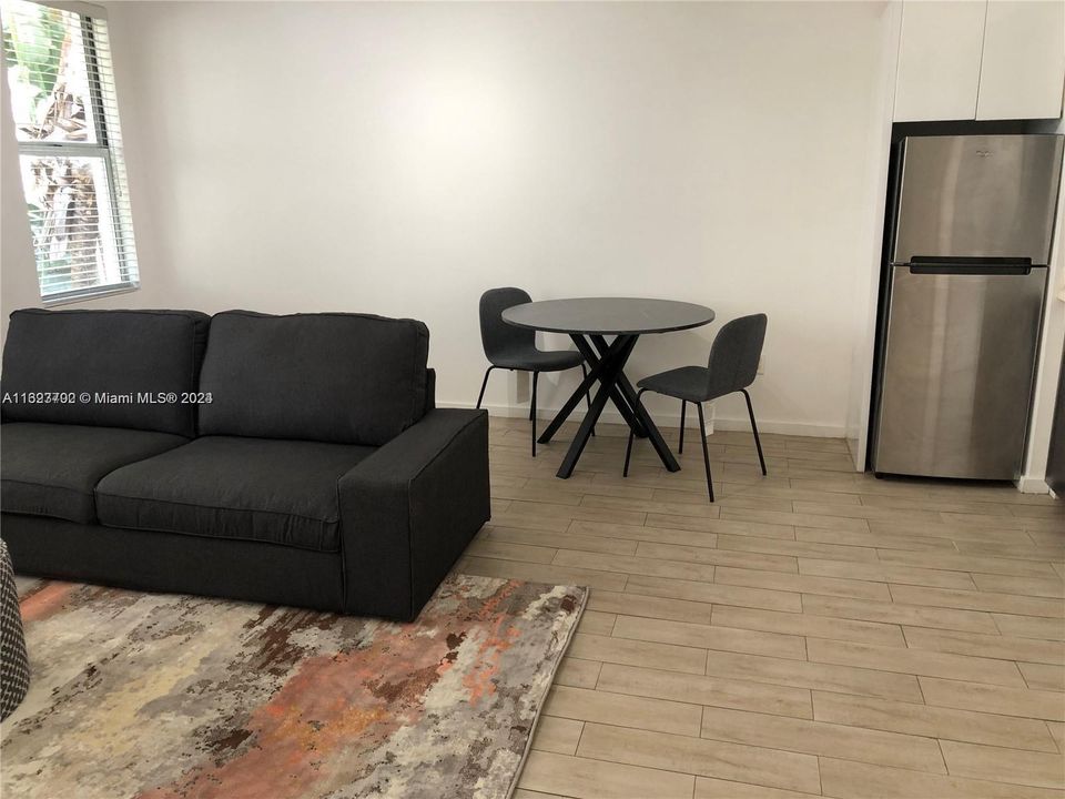 Recently Rented: $1,950 (1 beds, 1 baths, 585 Square Feet)