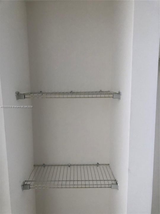 Recently Rented: $1,950 (1 beds, 1 baths, 585 Square Feet)