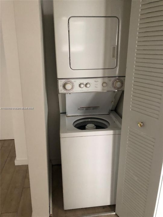 Recently Rented: $1,950 (1 beds, 1 baths, 585 Square Feet)