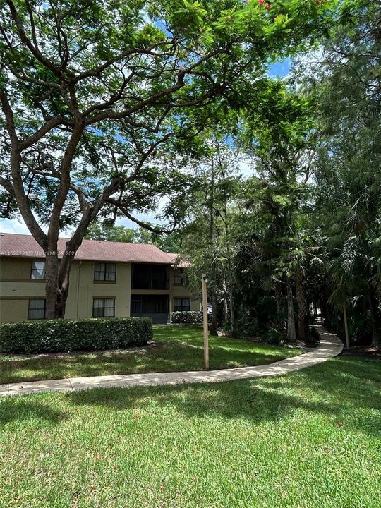 For Rent: $2,000 (2 beds, 2 baths, 1300 Square Feet)