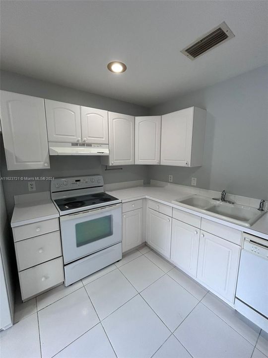 For Rent: $2,000 (2 beds, 2 baths, 1300 Square Feet)