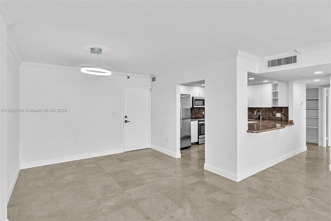 For Sale: $399,500 (2 beds, 2 baths, 1220 Square Feet)