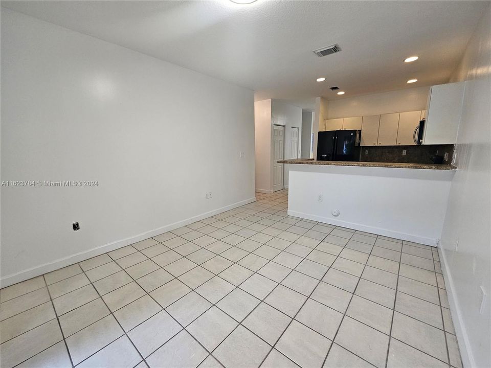 Recently Rented: $2,500 (4 beds, 2 baths, 1698 Square Feet)