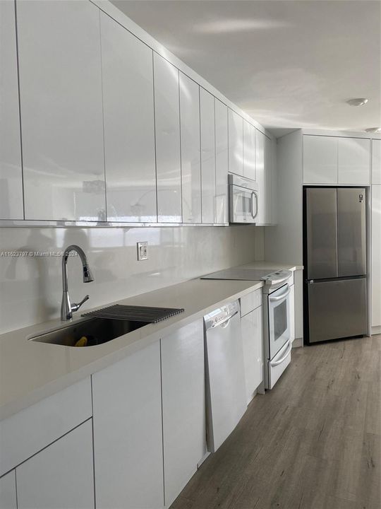 Recently Rented: $3,000 (2 beds, 2 baths, 1010 Square Feet)