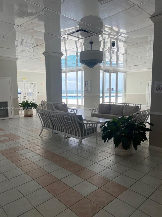 Recently Rented: $3,000 (2 beds, 2 baths, 1010 Square Feet)