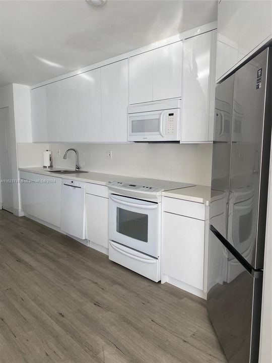 Recently Rented: $3,000 (2 beds, 2 baths, 1010 Square Feet)