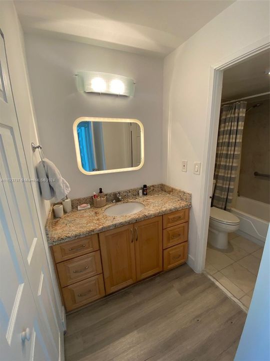 Recently Rented: $3,000 (2 beds, 2 baths, 1010 Square Feet)