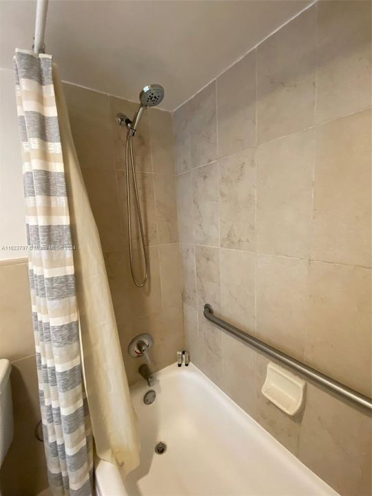 Recently Rented: $3,000 (2 beds, 2 baths, 1010 Square Feet)