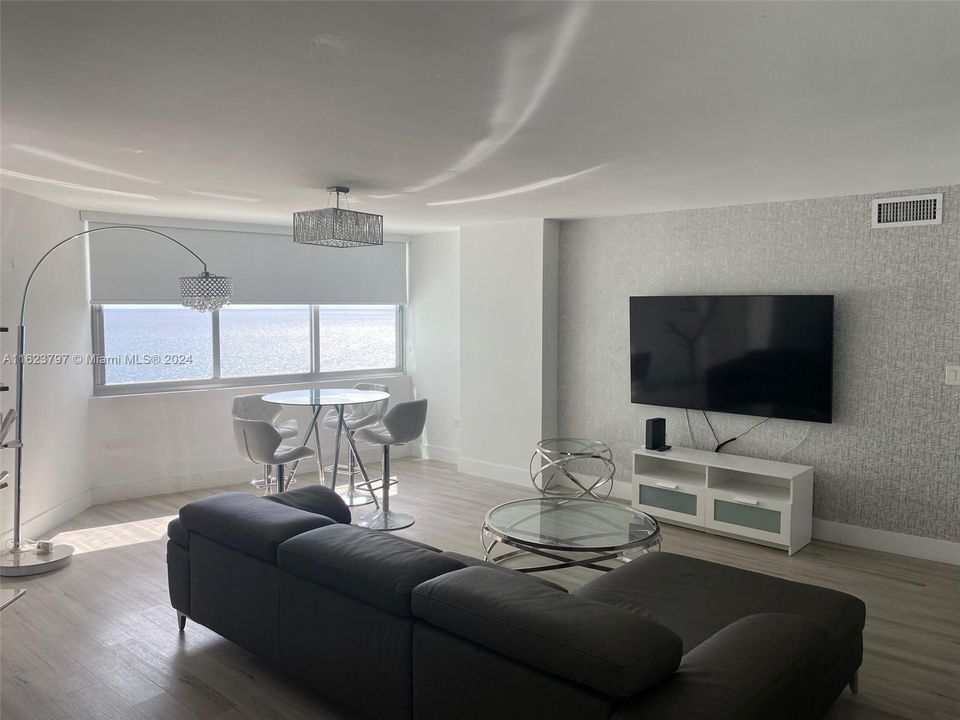 Recently Rented: $3,000 (2 beds, 2 baths, 1010 Square Feet)