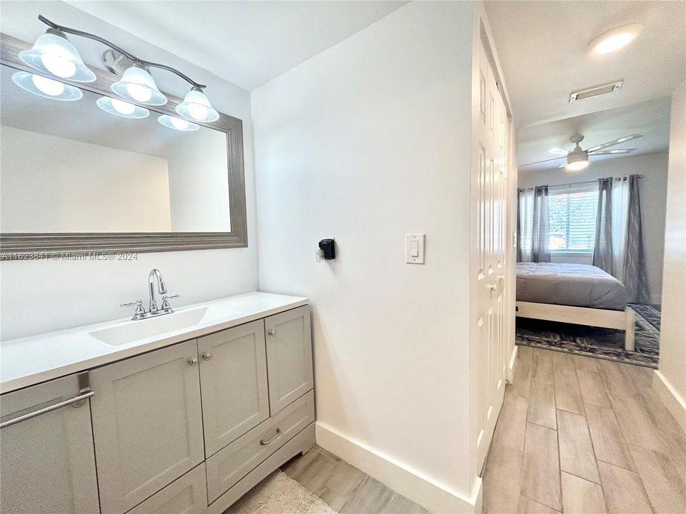 For Sale: $325,000 (2 beds, 2 baths, 1082 Square Feet)