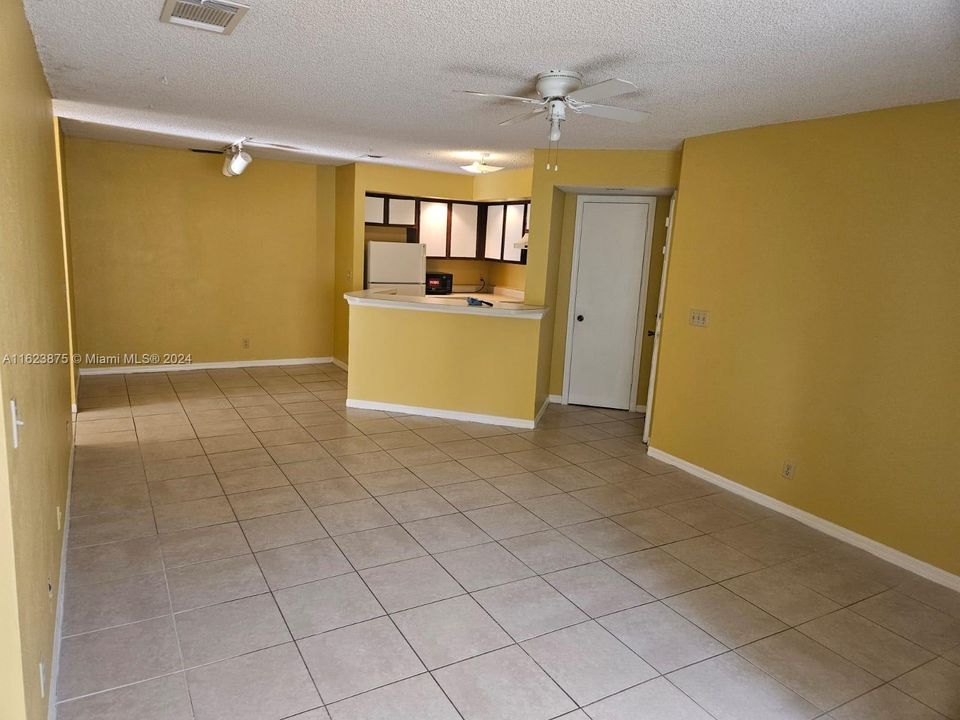 For Rent: $2,050 (2 beds, 2 baths, 1027 Square Feet)