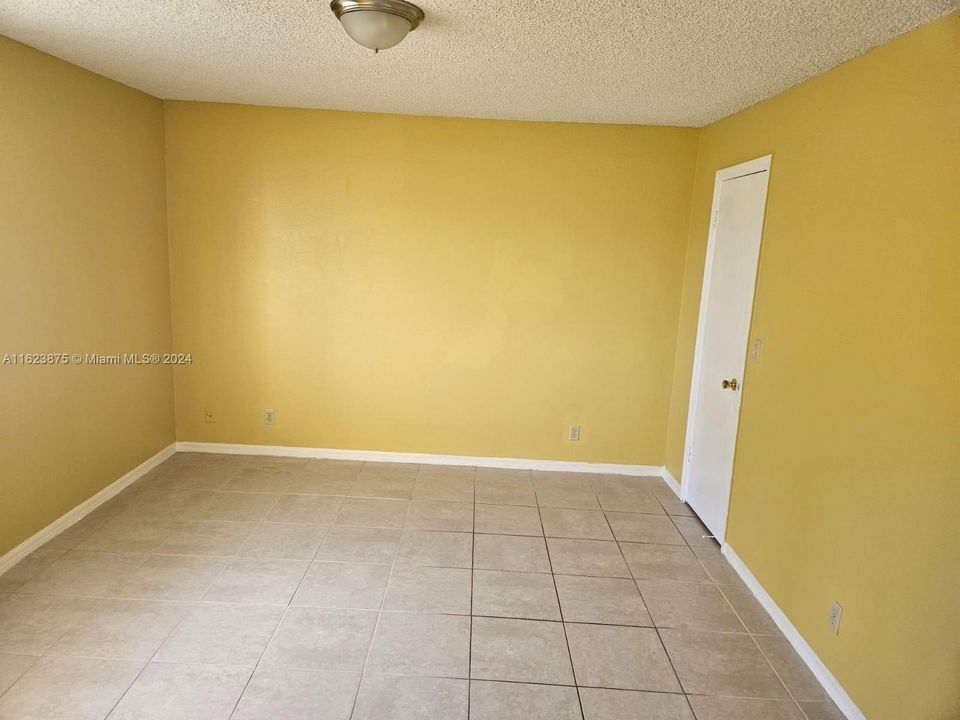 For Rent: $2,050 (2 beds, 2 baths, 1027 Square Feet)