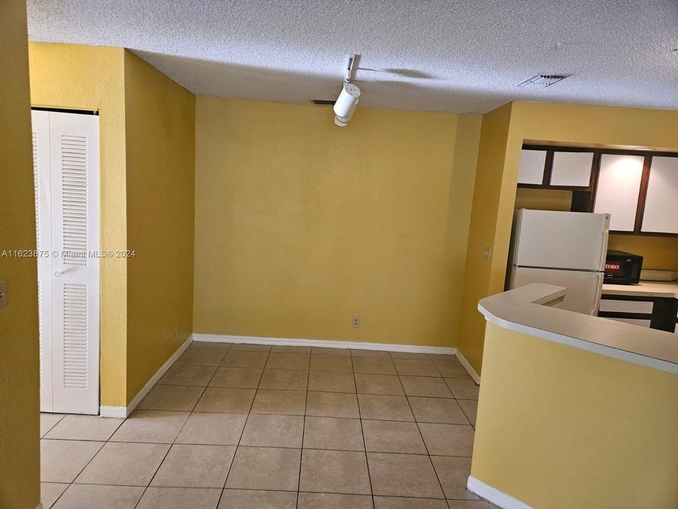 For Rent: $2,050 (2 beds, 2 baths, 1027 Square Feet)