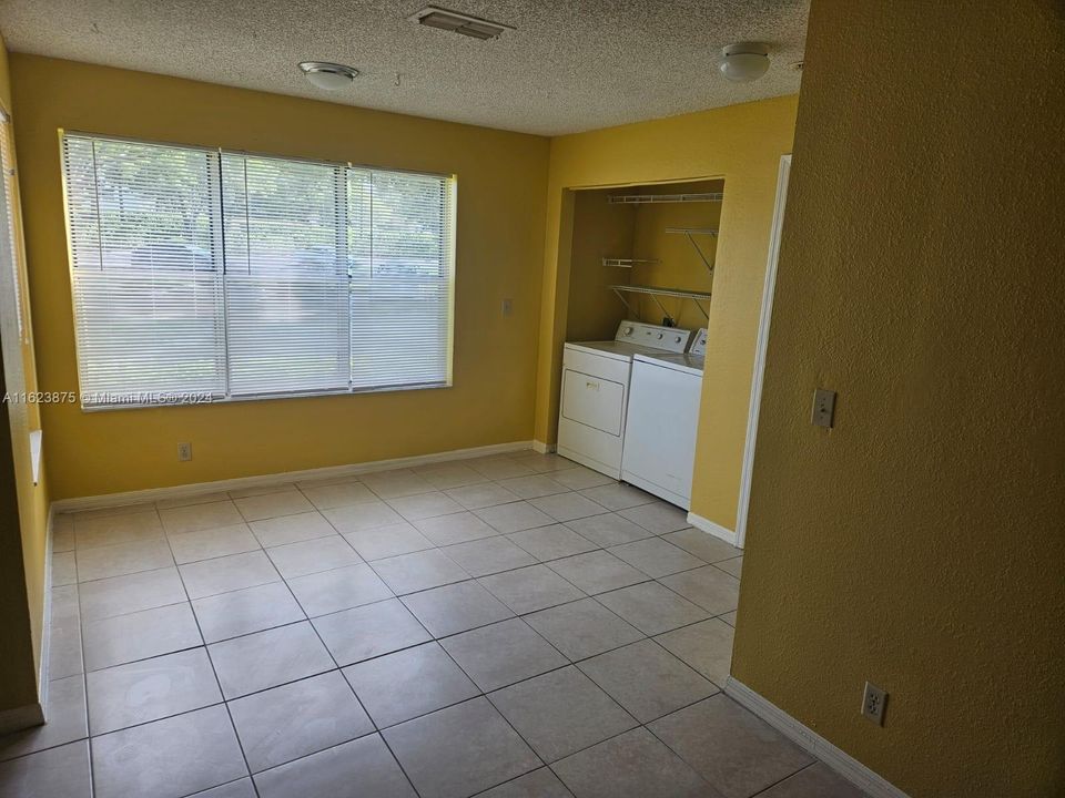 For Rent: $2,050 (2 beds, 2 baths, 1027 Square Feet)