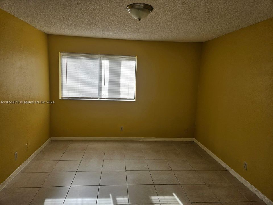 For Rent: $2,050 (2 beds, 2 baths, 1027 Square Feet)