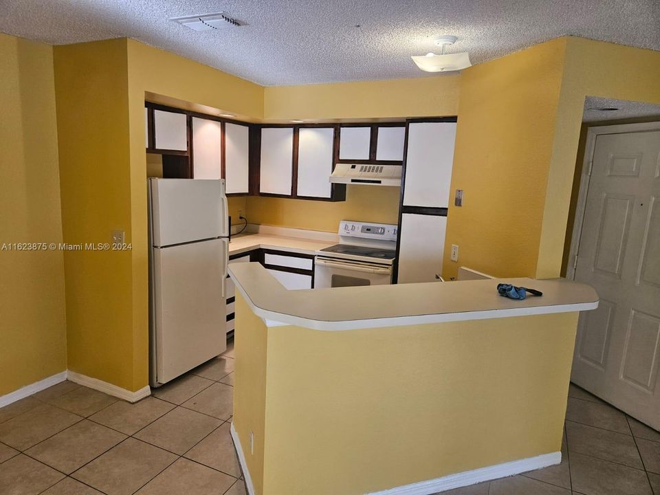 For Rent: $2,050 (2 beds, 2 baths, 1027 Square Feet)