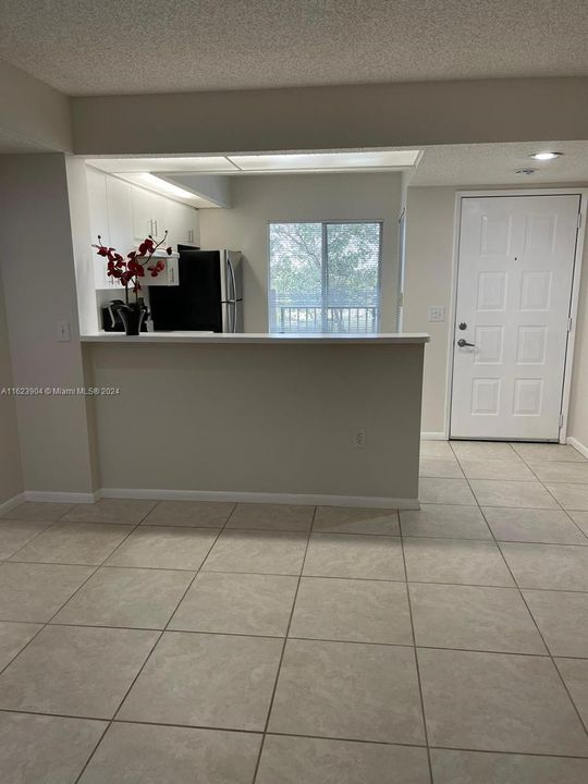 Active With Contract: $1,599 (1 beds, 1 baths, 540 Square Feet)