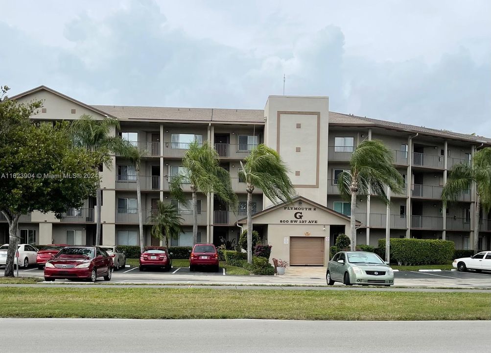 Active With Contract: $1,599 (1 beds, 1 baths, 540 Square Feet)