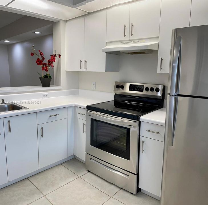 Active With Contract: $1,599 (1 beds, 1 baths, 540 Square Feet)