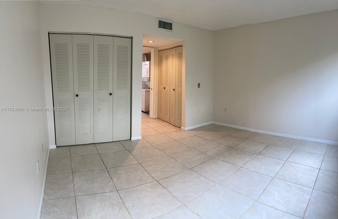 Active With Contract: $1,599 (1 beds, 1 baths, 540 Square Feet)