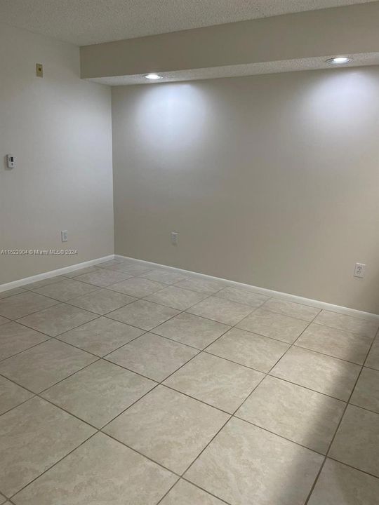 Active With Contract: $1,599 (1 beds, 1 baths, 540 Square Feet)