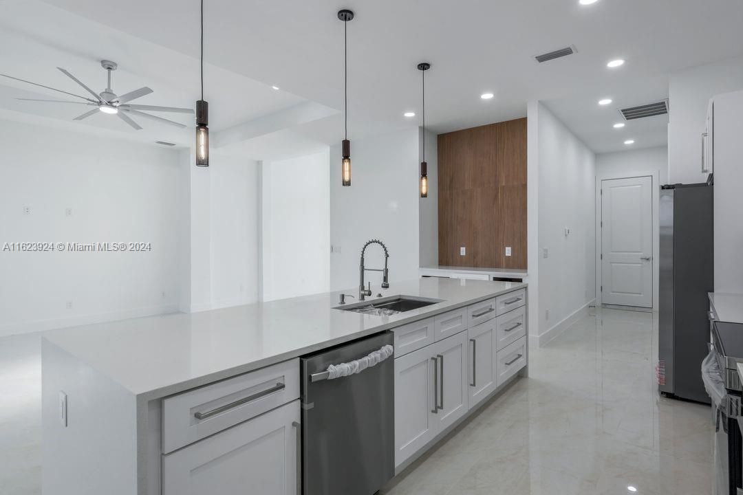 Recently Rented: $4,100 (3 beds, 3 baths, 0 Square Feet)