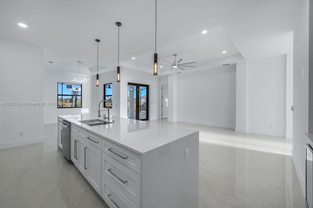 Recently Rented: $4,100 (3 beds, 3 baths, 0 Square Feet)