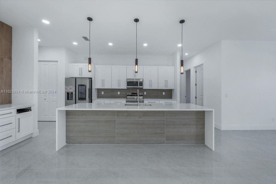 Recently Rented: $4,100 (3 beds, 3 baths, 0 Square Feet)