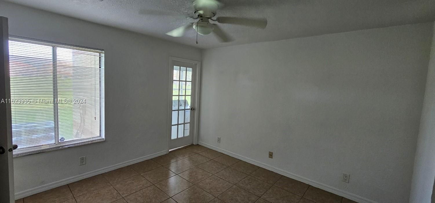 For Rent: $2,000 (2 beds, 2 baths, 963 Square Feet)