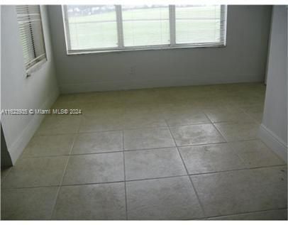 For Rent: $2,000 (2 beds, 2 baths, 963 Square Feet)