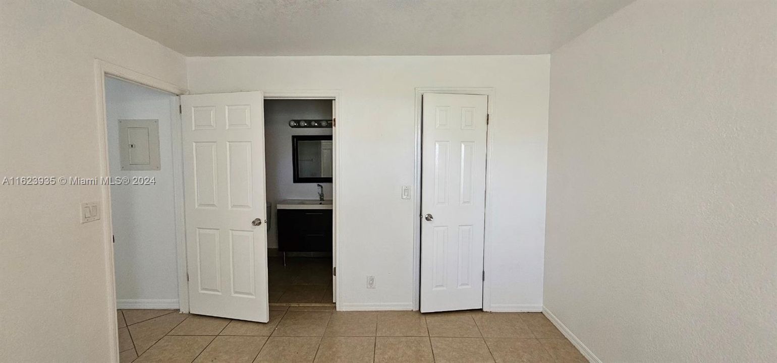 For Rent: $2,000 (2 beds, 2 baths, 963 Square Feet)