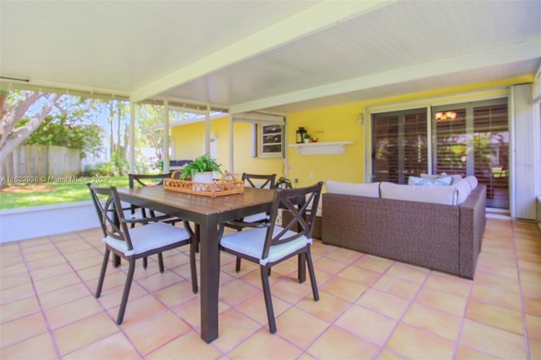 Recently Sold: $679,000 (3 beds, 2 baths, 1872 Square Feet)