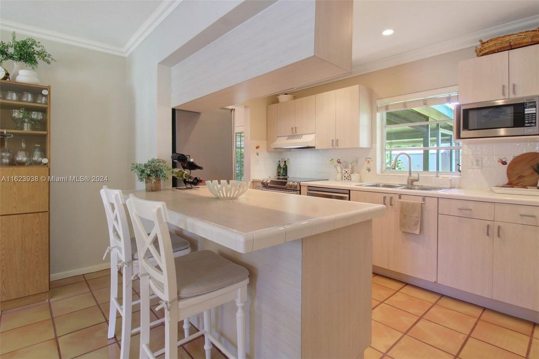 Recently Sold: $679,000 (3 beds, 2 baths, 1872 Square Feet)