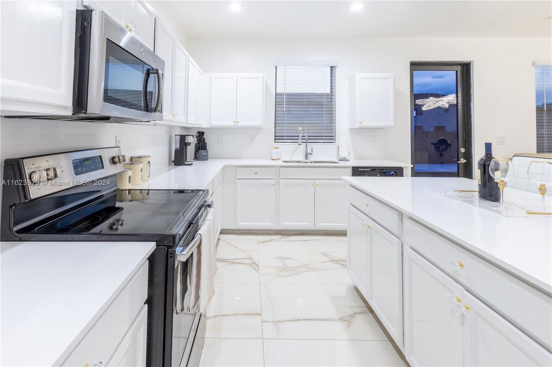 Active With Contract: $4,000 (3 beds, 2 baths, 3225 Square Feet)