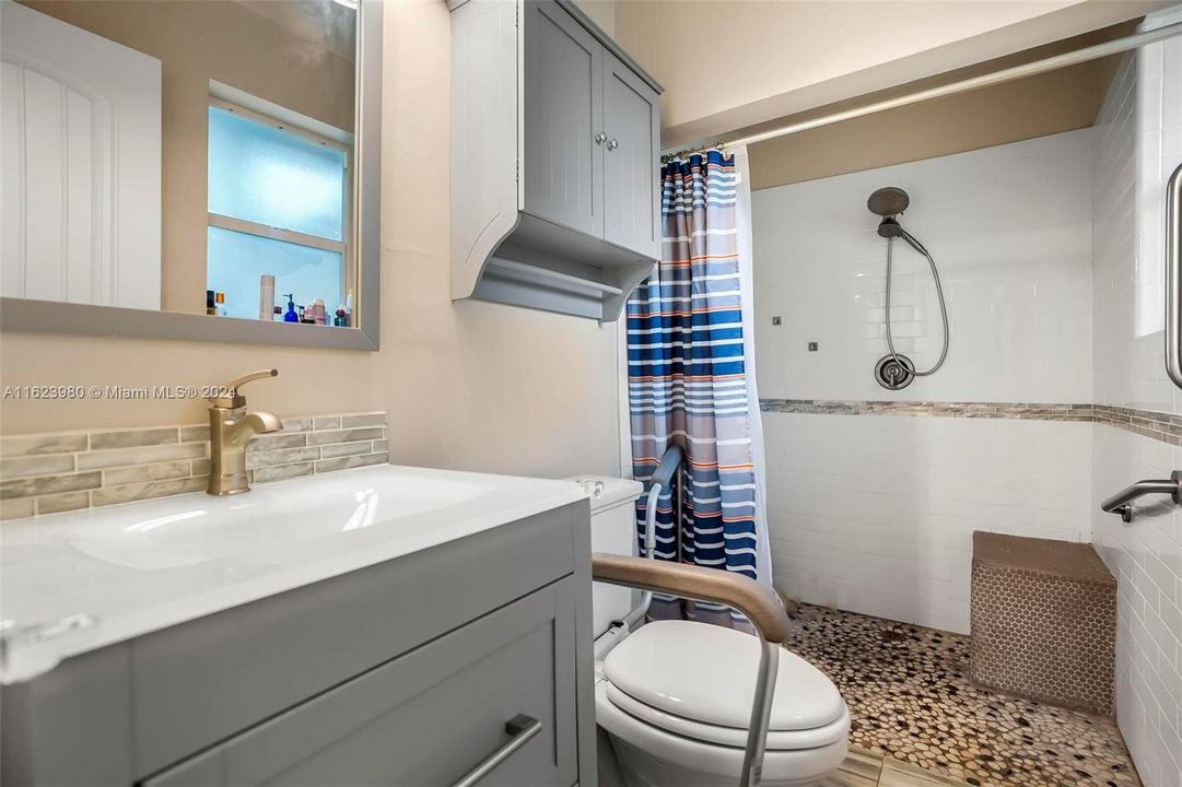 Recently Sold: $599,999 (3 beds, 1 baths, 1623 Square Feet)