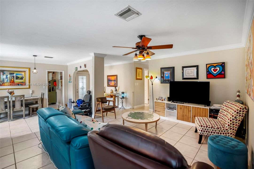 Recently Sold: $599,999 (3 beds, 1 baths, 1623 Square Feet)