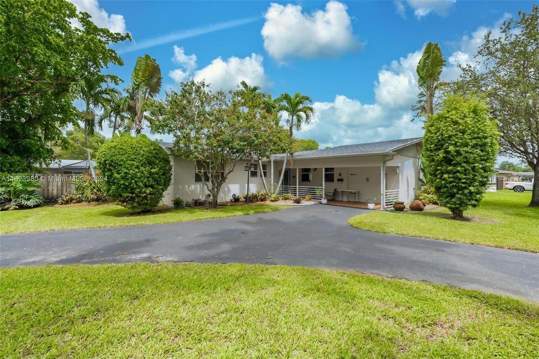 Recently Sold: $599,999 (3 beds, 1 baths, 1623 Square Feet)