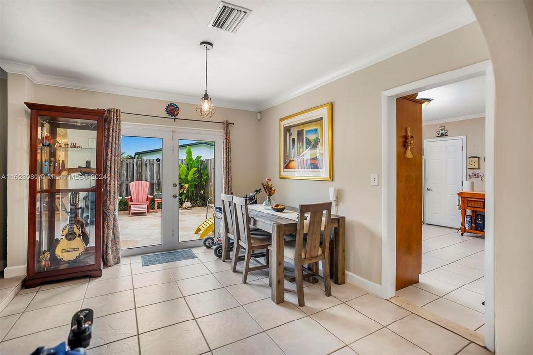 Recently Sold: $599,999 (3 beds, 1 baths, 1623 Square Feet)