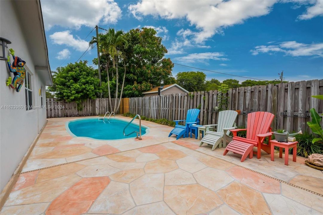 Recently Sold: $599,999 (3 beds, 1 baths, 1623 Square Feet)