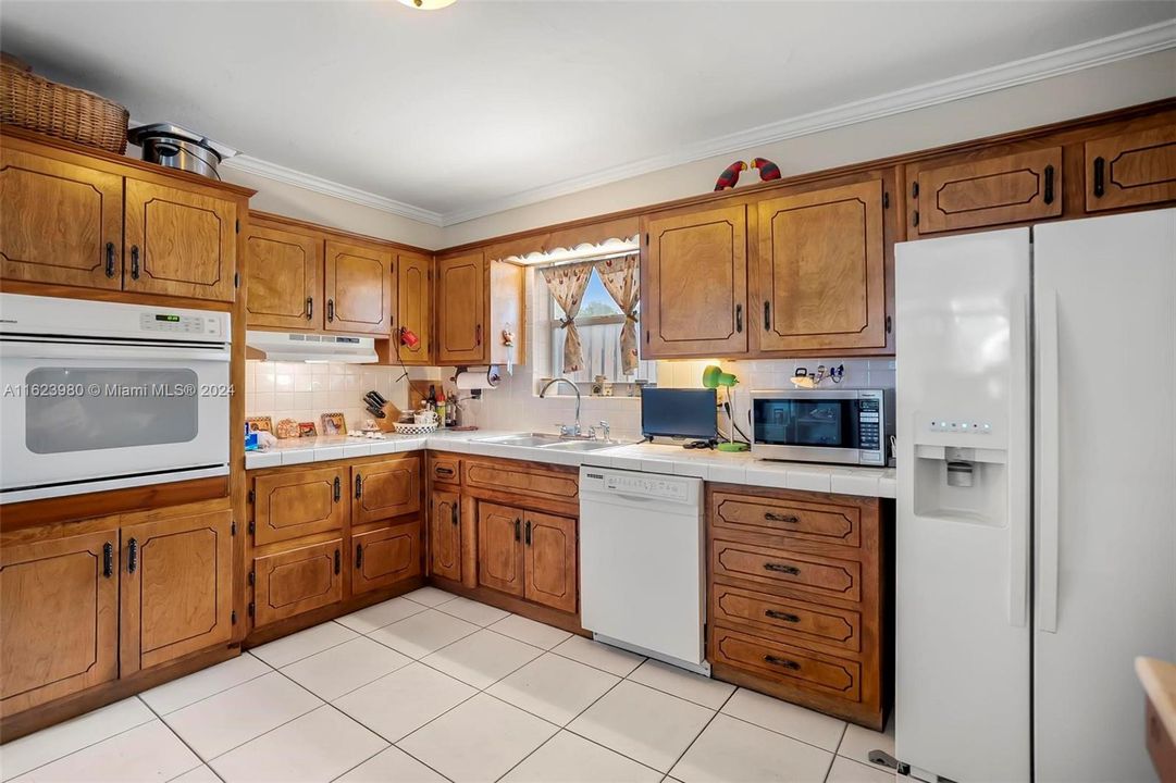 Recently Sold: $599,999 (3 beds, 1 baths, 1623 Square Feet)